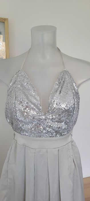 Szara jasna długa sukienka cekiny odkryte plecy Simplee, roz S