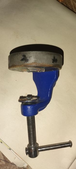 Продам, може кому треба частину ліщат. .