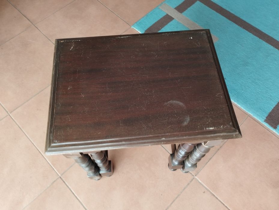 2 mesas antigas em madeira