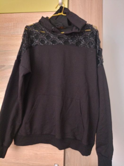 Bluza damska czarna z kapturem 44