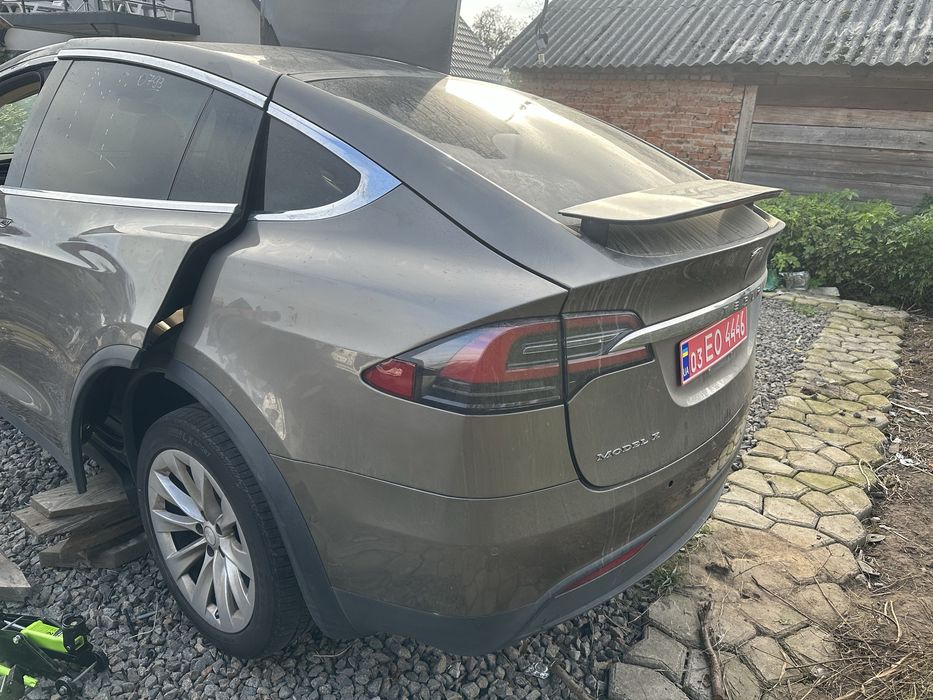 Розбирання, запчастини Tesla X