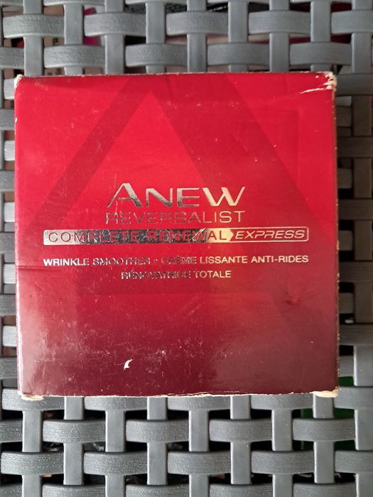 Unikat Avon ekspresowy  korektor wygładzający skórę w kompakcie