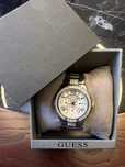 Часы наручные Guess