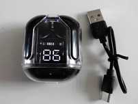 Słuchawki bezprzewodowe bluetooth TWS z ładowarką LCD czarne białe