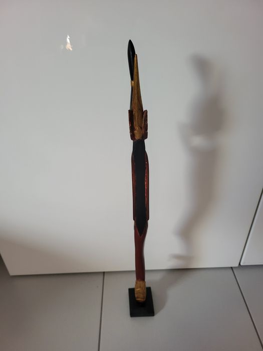 Estatueta de madeira