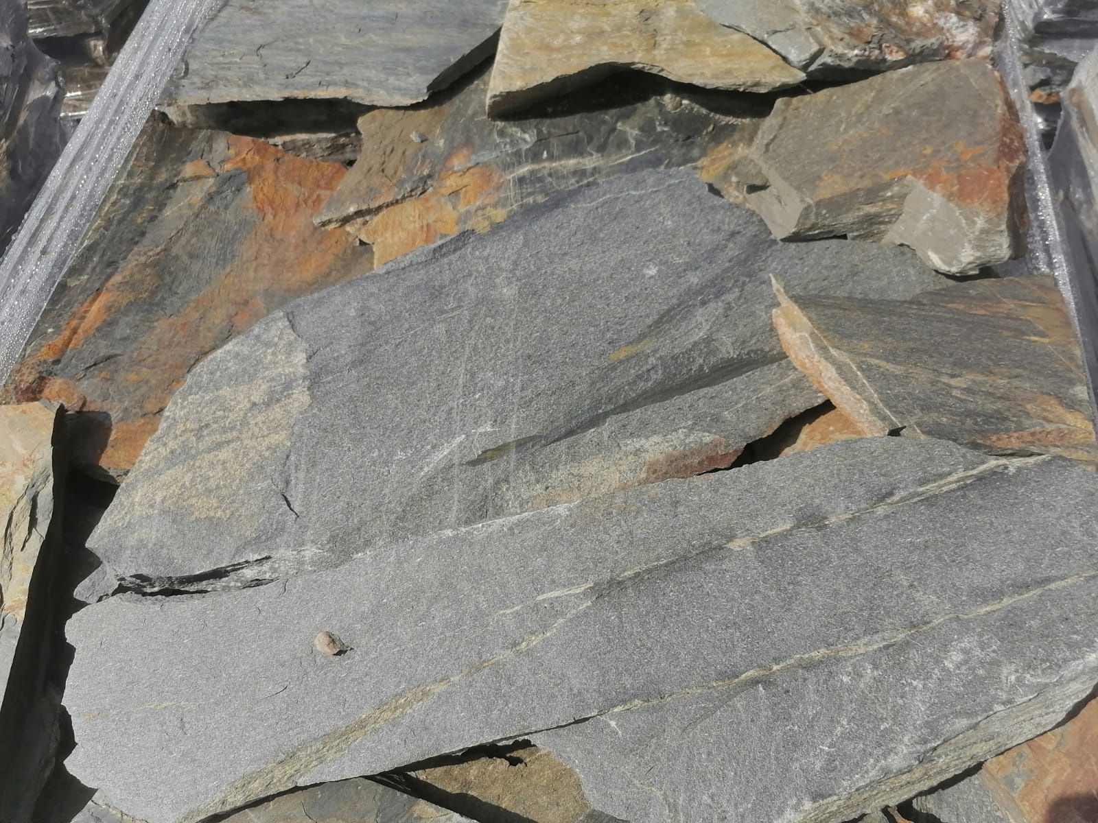 Płyty łupek szarogłazowy kamień ścieżkowy naturalny gnejs na ścieżkę
