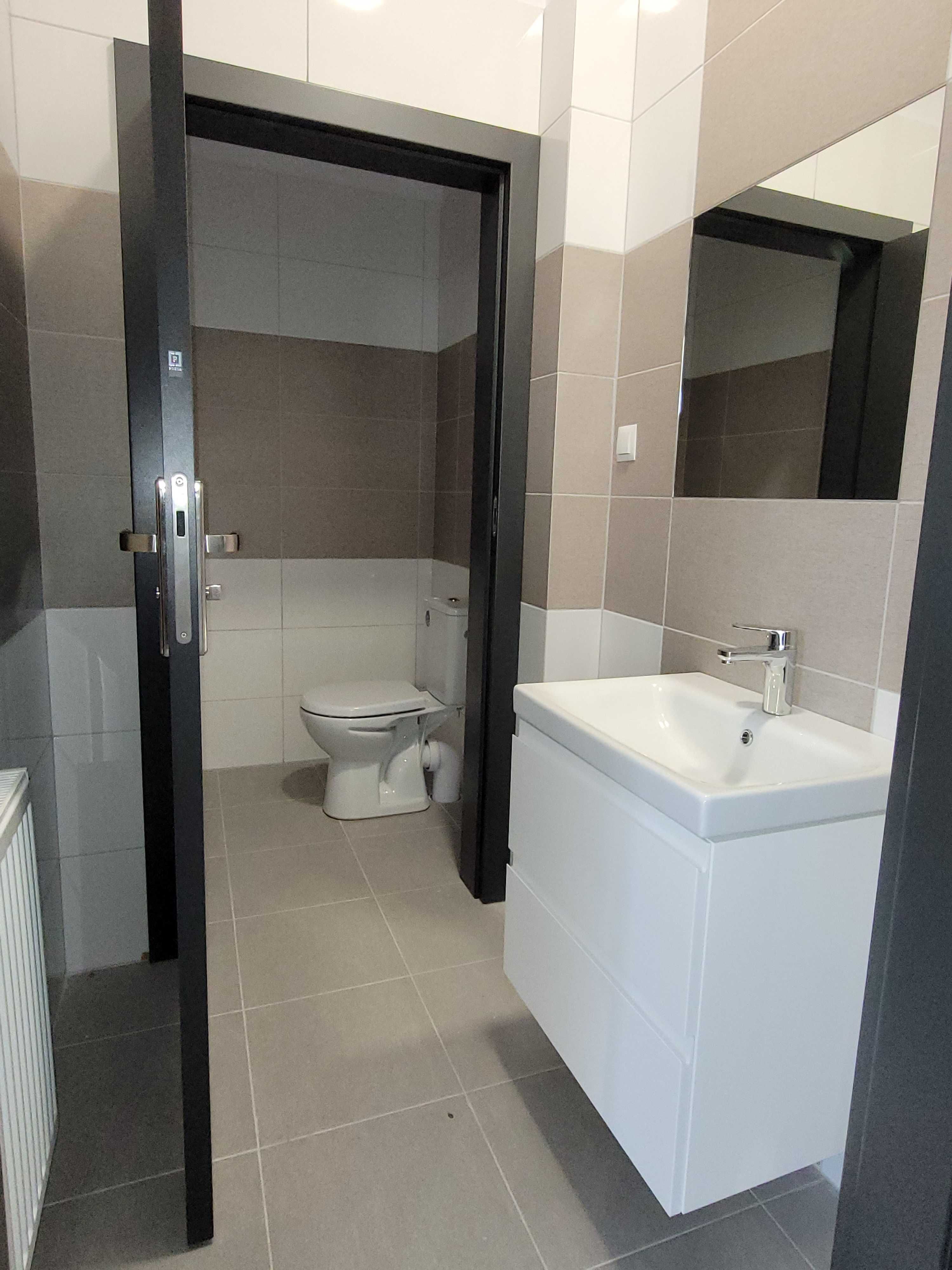 Powierzchnia magazynowa 1100 m2 oraz biura 180 m2 - bez pośredników.