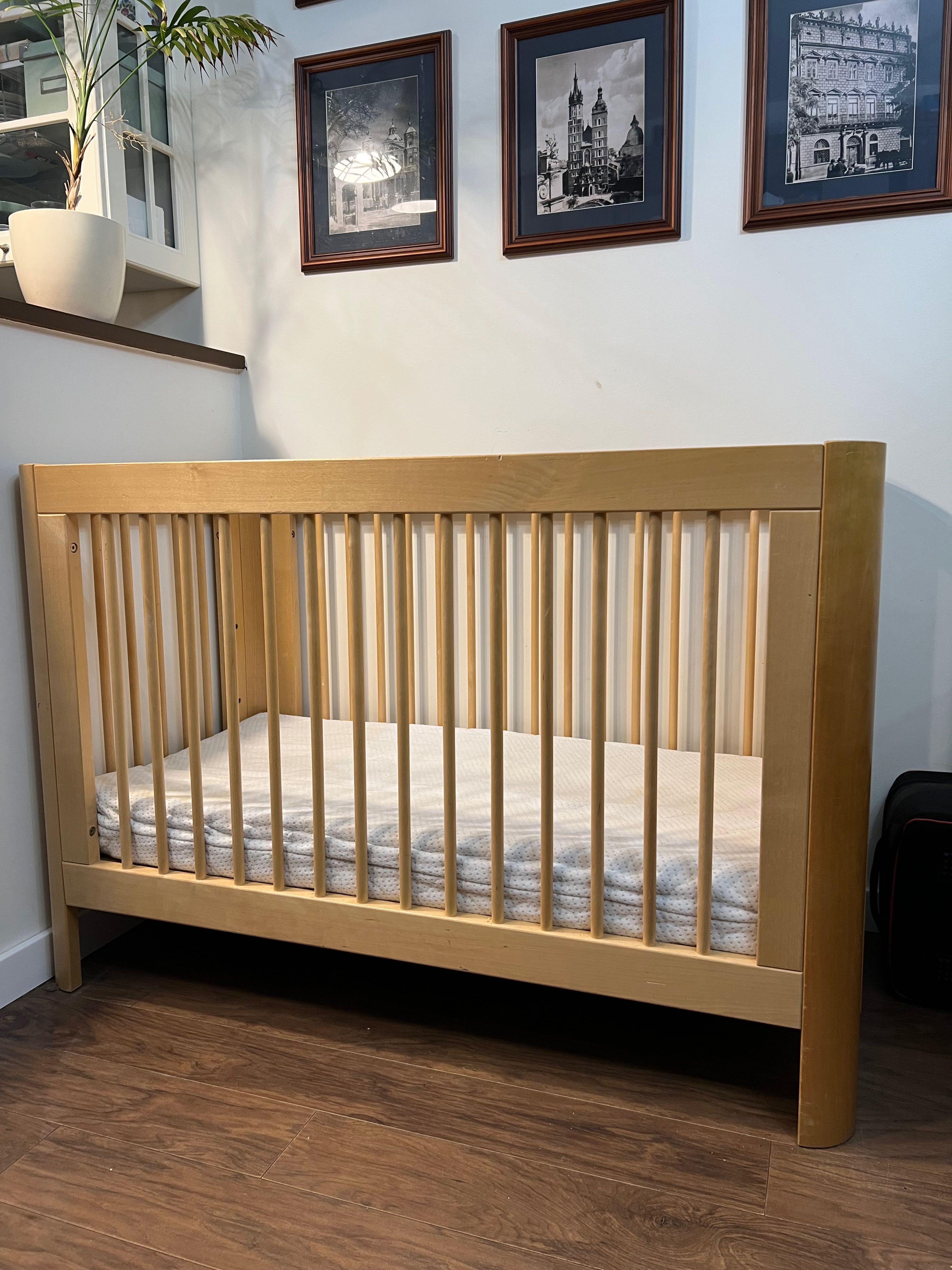 Łóżeczko niemowlęce 120x60 TROLL sun z litego drewna wraz z materacem