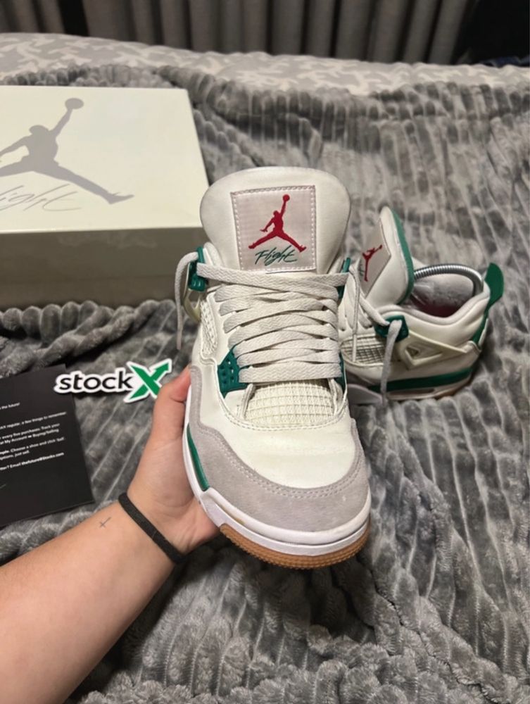 Jordan 4 Retro SB pine green