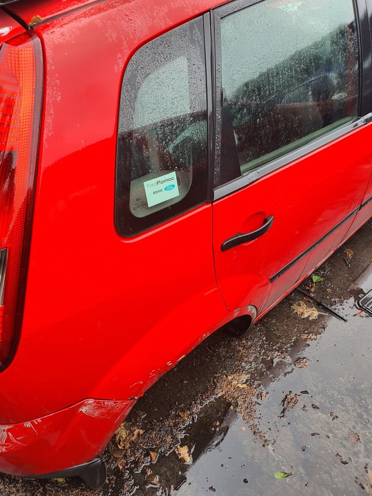 Szyba boczna karoseryjna prawy tyl Ford Fiesta mk6 5 drzwi