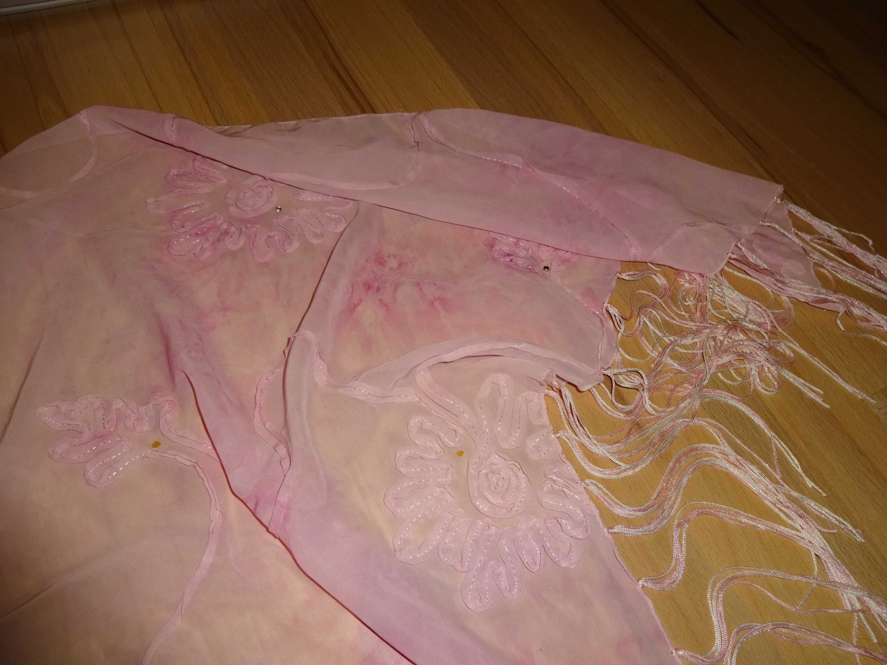 delikatne cieniowane ombre jasno różowe pareo chusta z frędzlami