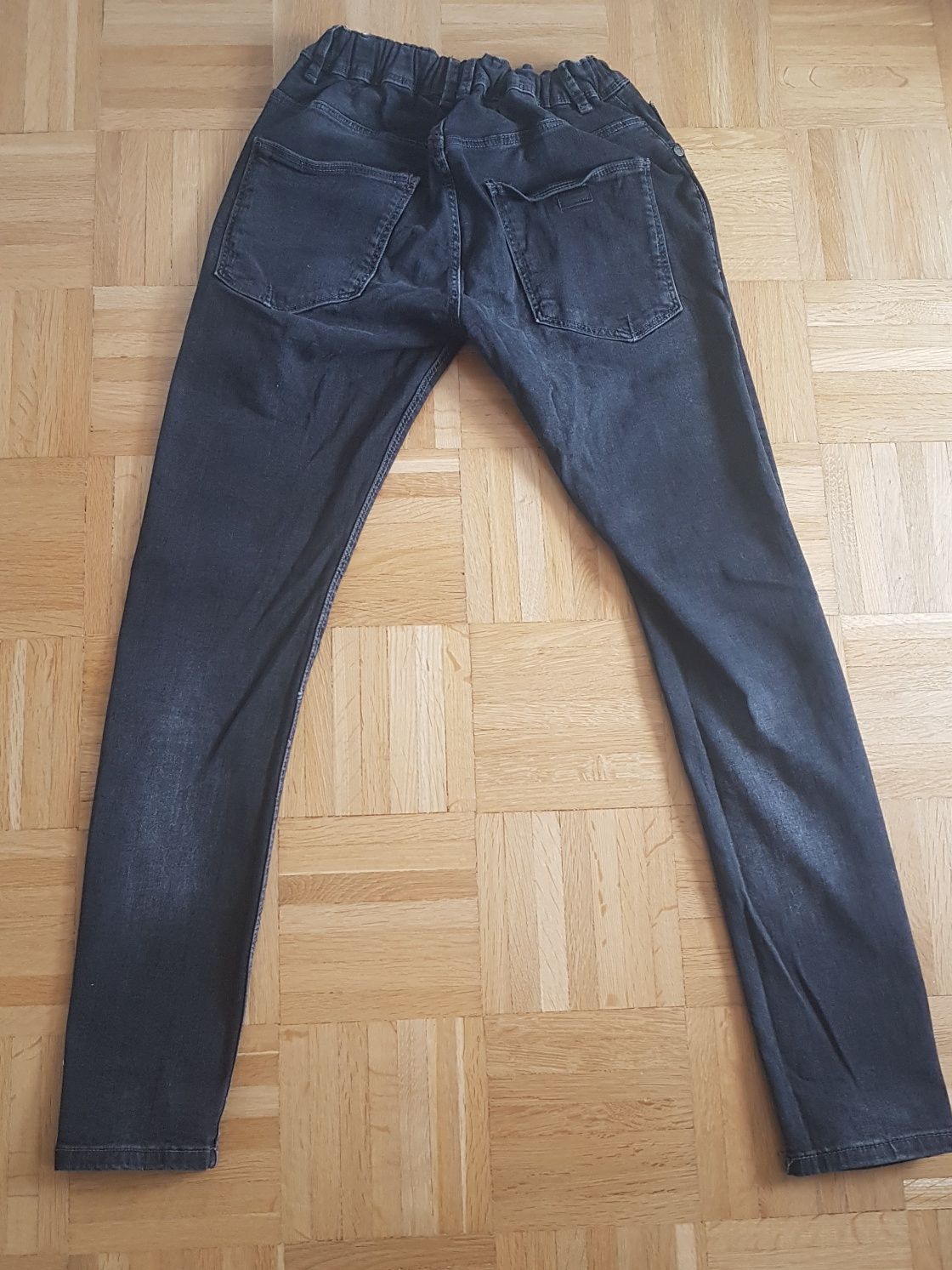 House jeansy czarne r. 28 Slim