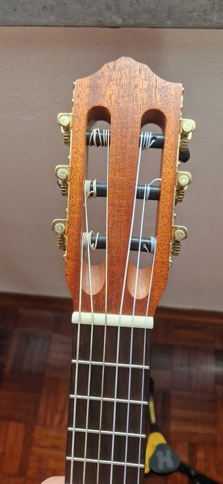 Guitarlele electro-acústica Naneki GKL-2801