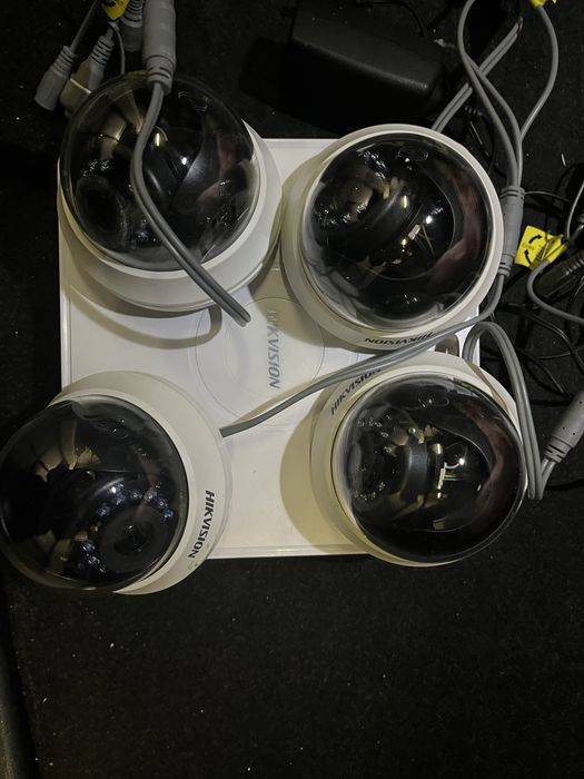 комплект відеоспостереження Hikvision з жорстким диском 500Гб