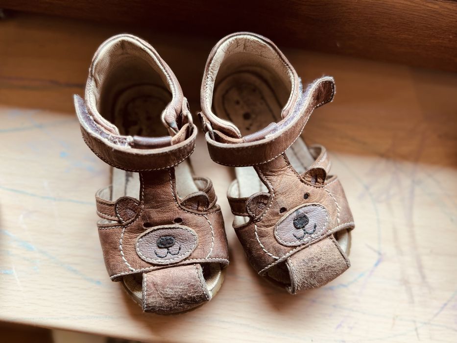 Buty dziecięce sandały r. 20
