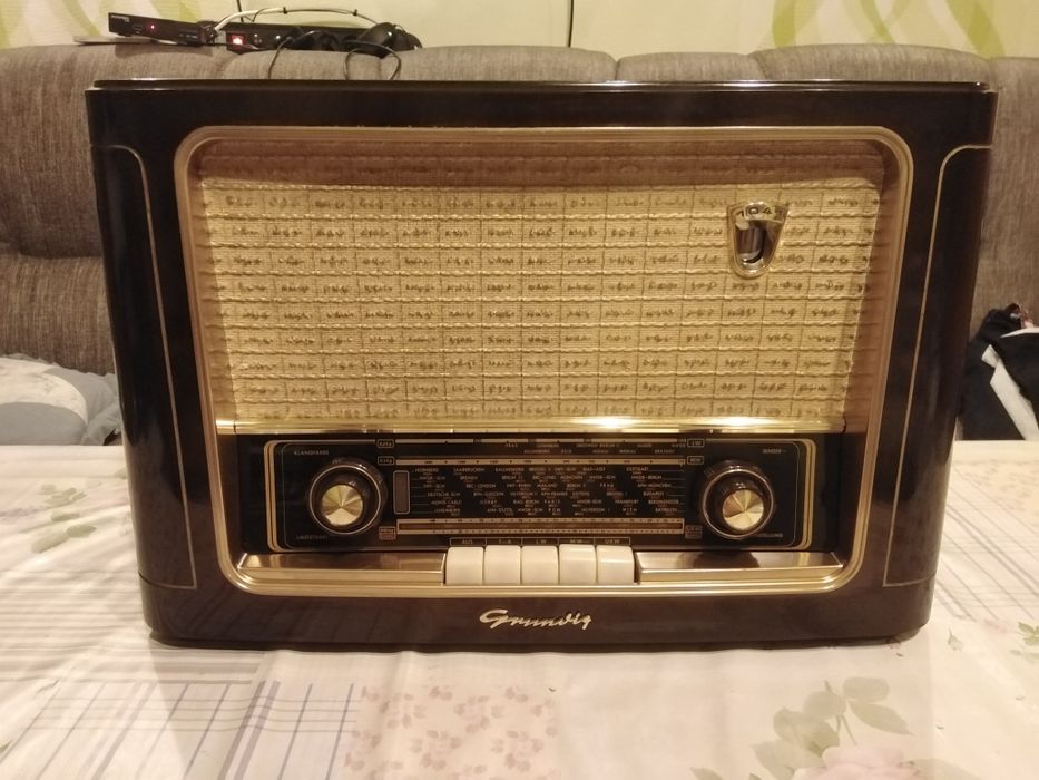 Stare radio lampowe Grundig 1041 W - EF89 - stan kolekcjonerski