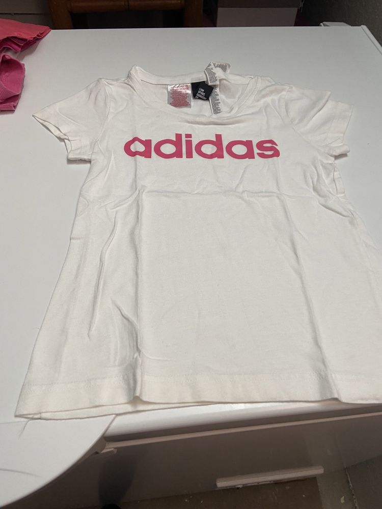 Tshit de menina da marca adidas em bom estado