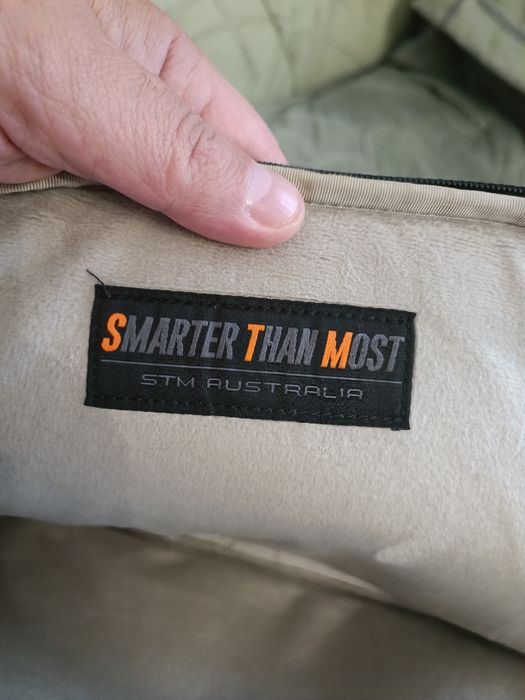 Сумка - чехол STM Australia для нетбука, планшета, документов.