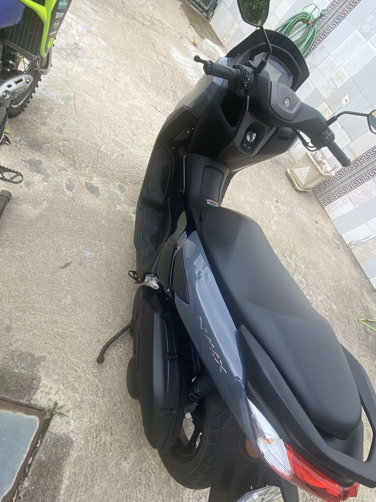 Yamaha Nmax 125 e Sherco 300 4T