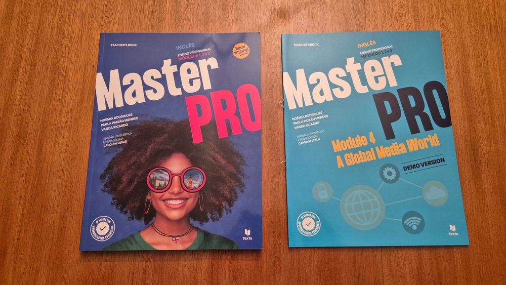 Vendo Dossier Professor e Manual de Inglês MASTER PRO 10º Ano - NOVO !