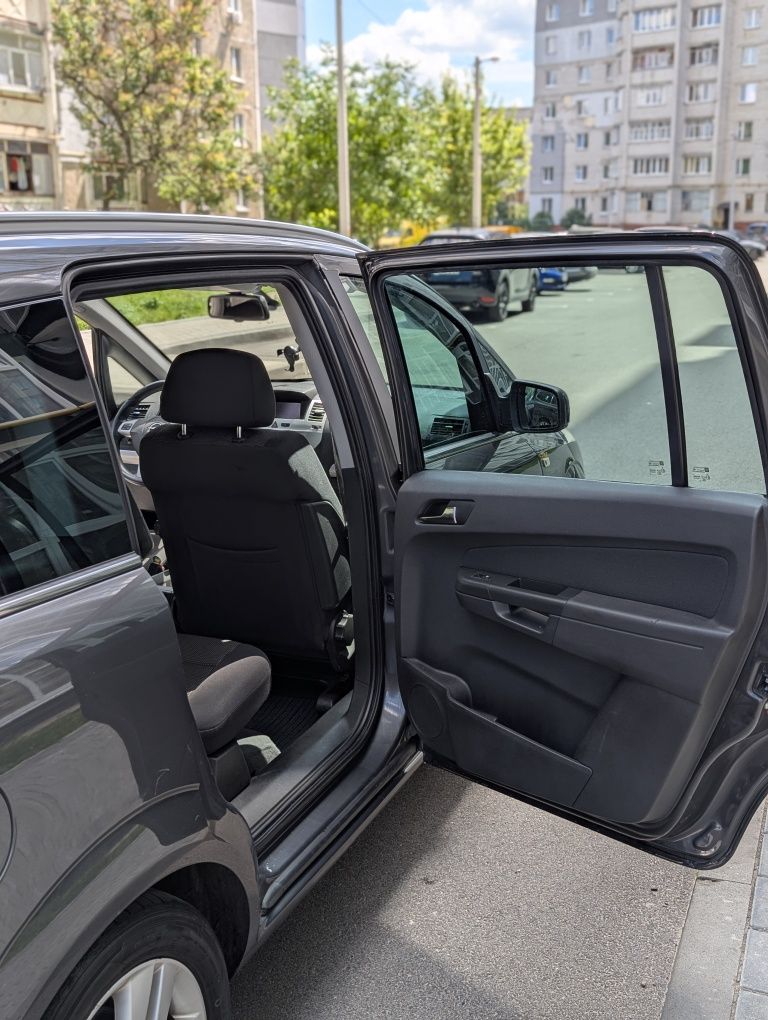 Opel Zafira 2010 року тільки що з Німеччини