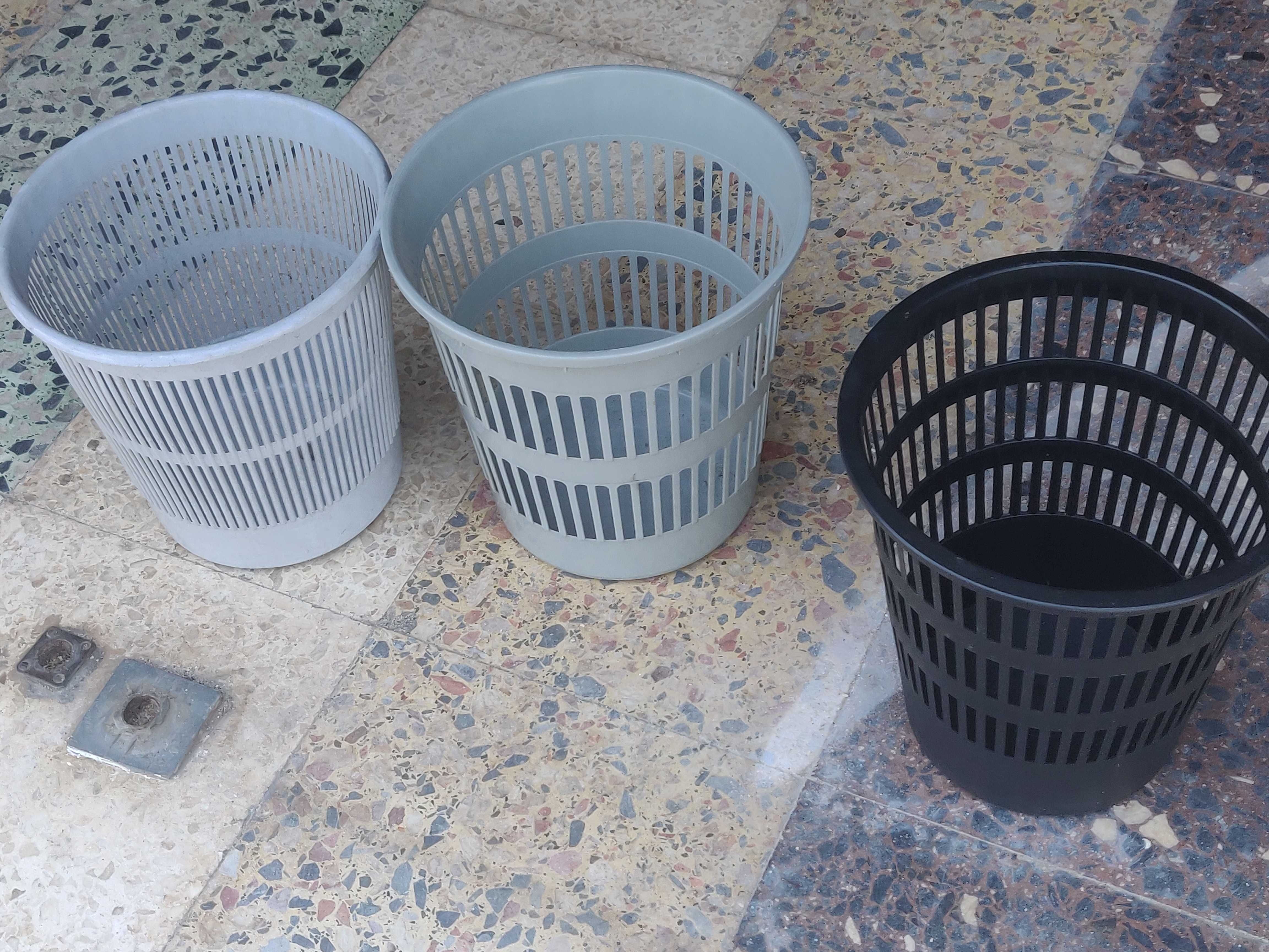 caixote de lixo plastico