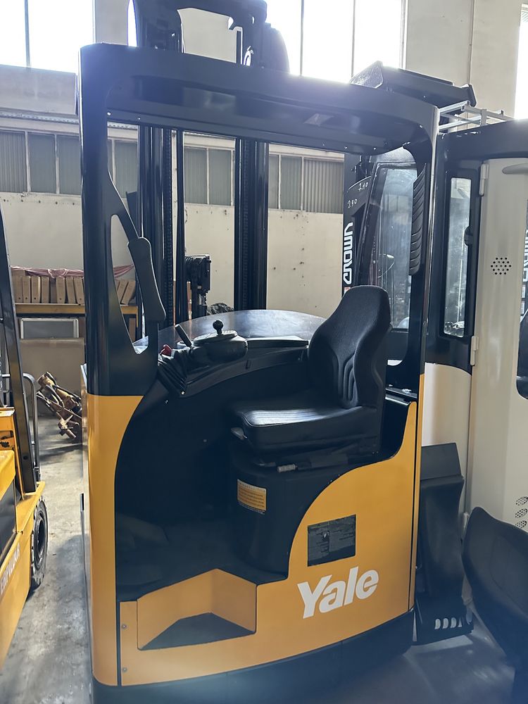 Empilhador Retratil YALE 1500 Kgrs elétrico