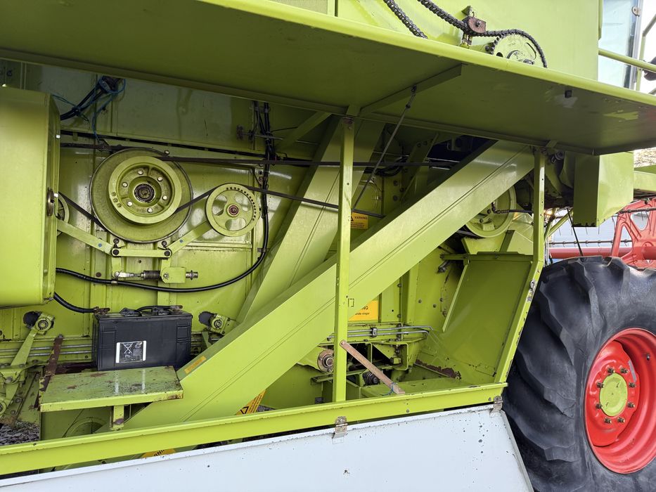 Комбайн зернозбиральний Claas Dominator 48