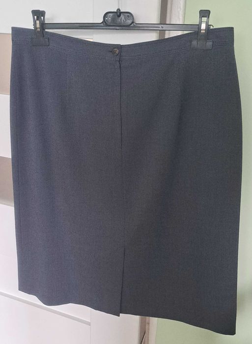 Spódnica klasyczna, grafitowa rozmiar 44/46-UK 16/18.