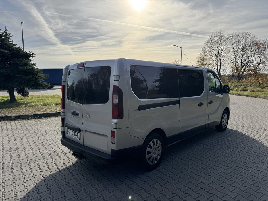 Opel Vivaro Long 1.6 DCI * 9- cio osob * 2 x drzwi przesuwne * Klima *