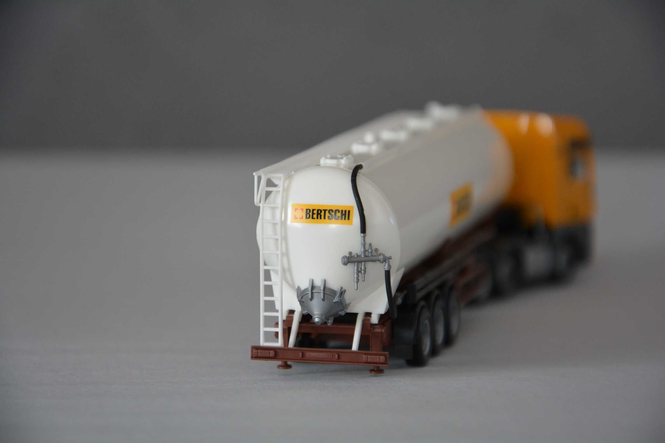 1:87 (H0) Herpa 294461 - MAN TGX XLX (6x2) kippsilo - Bertschi (CH)