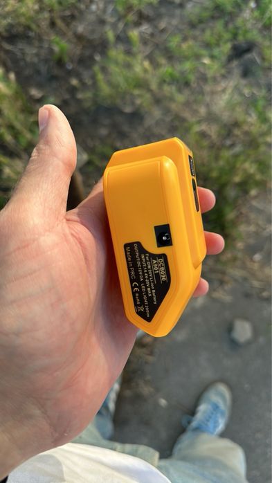 USB адаптер до акумуляторів Dewalt