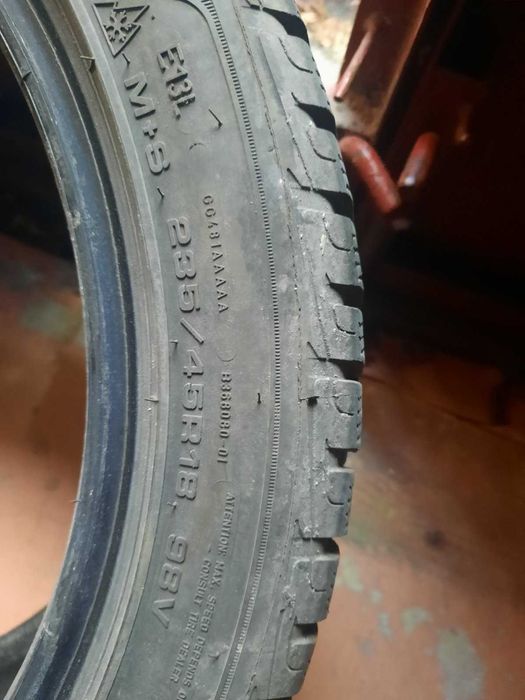 Зимова резина GoodYear 235/45 R.18