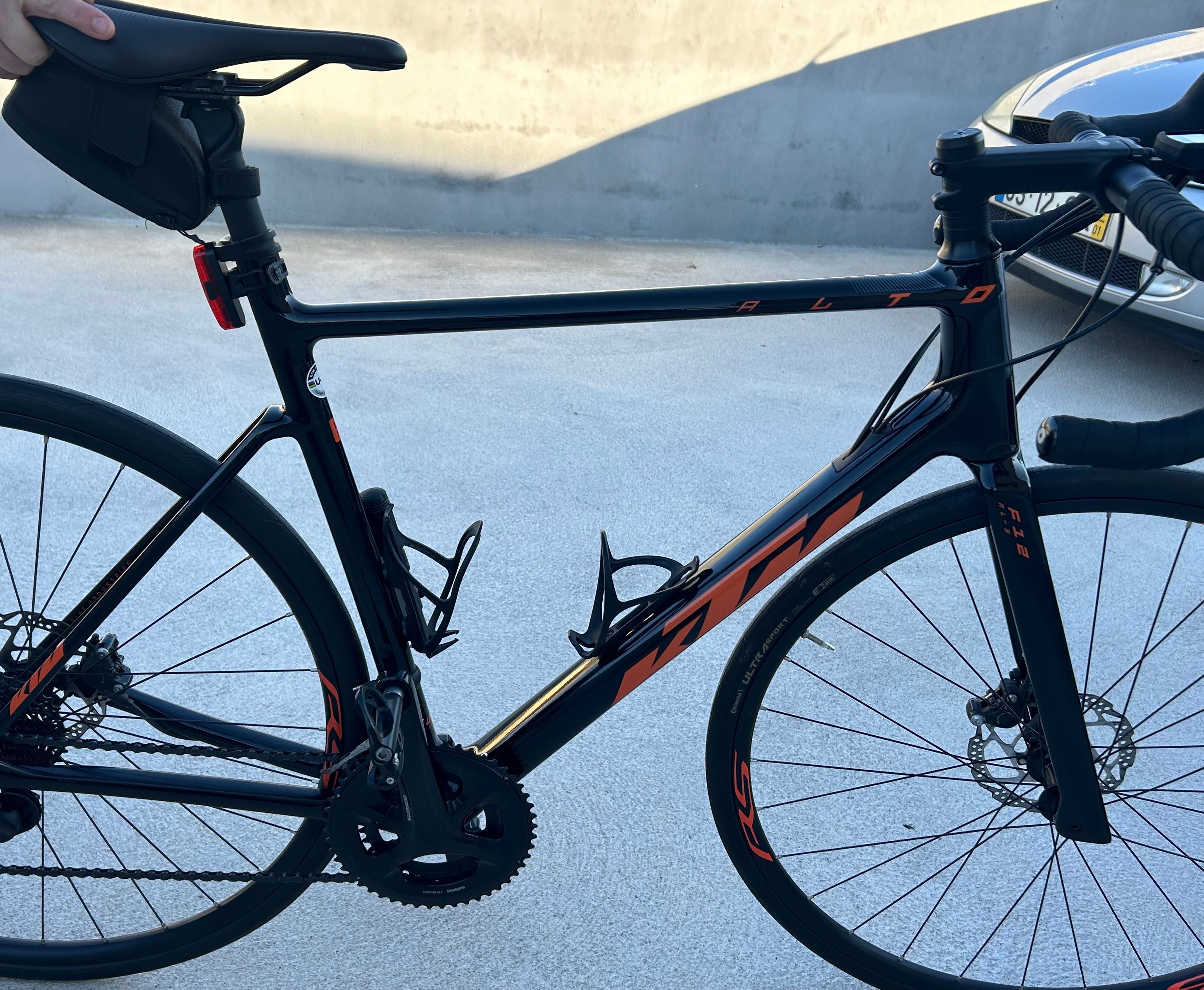 Bicicleta de estrada completamente nova