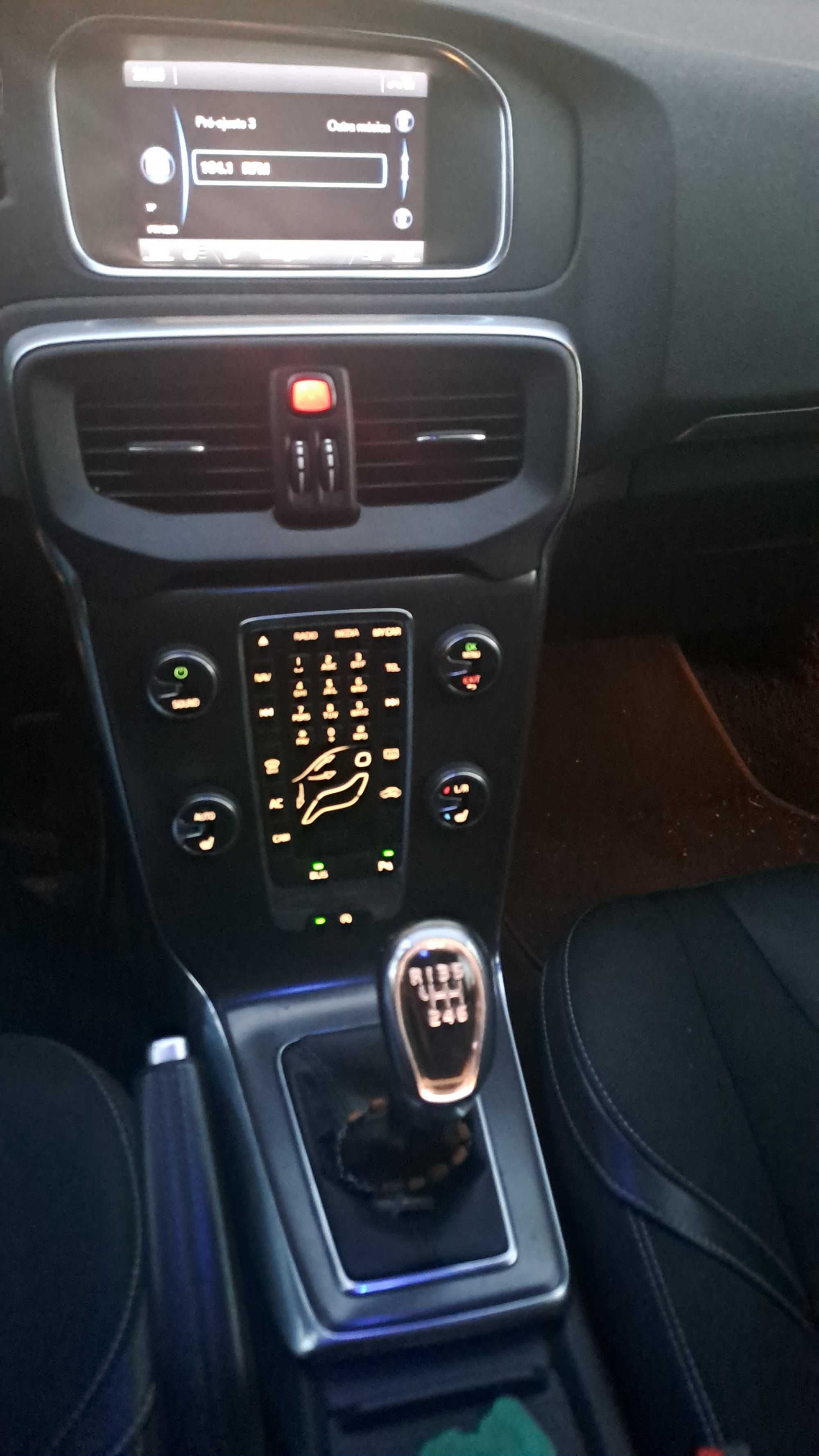 Volvo V40 D2 momentum