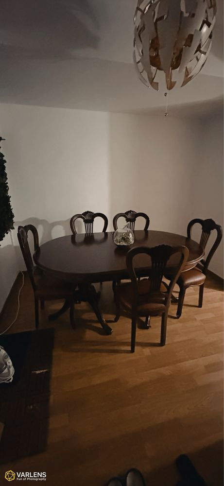 Mesa em mogno extensivel com 5 cadeiras