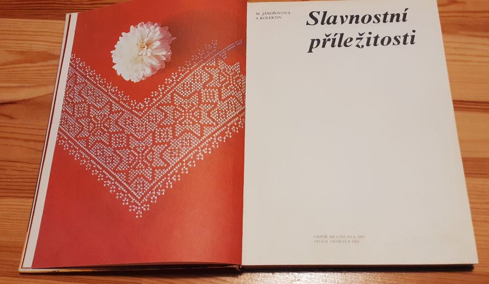 Книга, вишивка, макраме, дитячі поробки  і т.д.