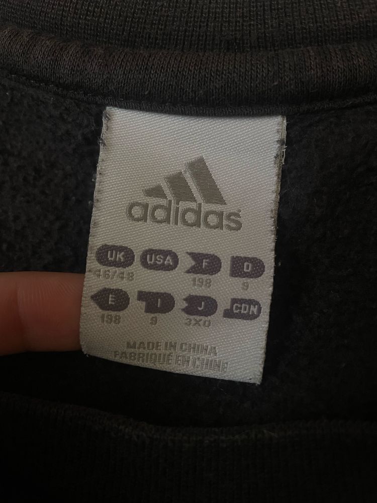 Світшот Adidas.
