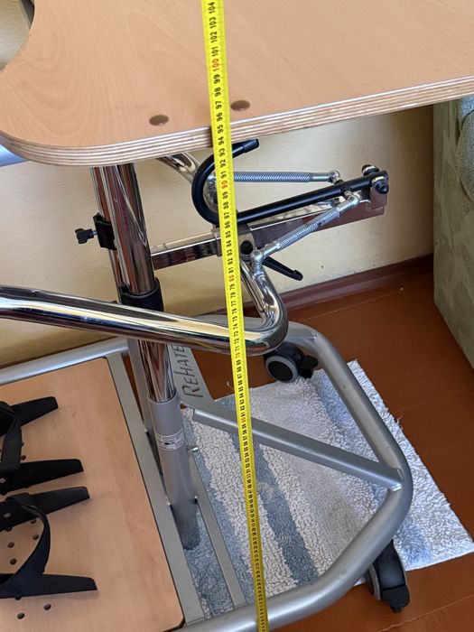 Вертикалізатор, коліноупор, для реабілітації дорослого або підлітка,