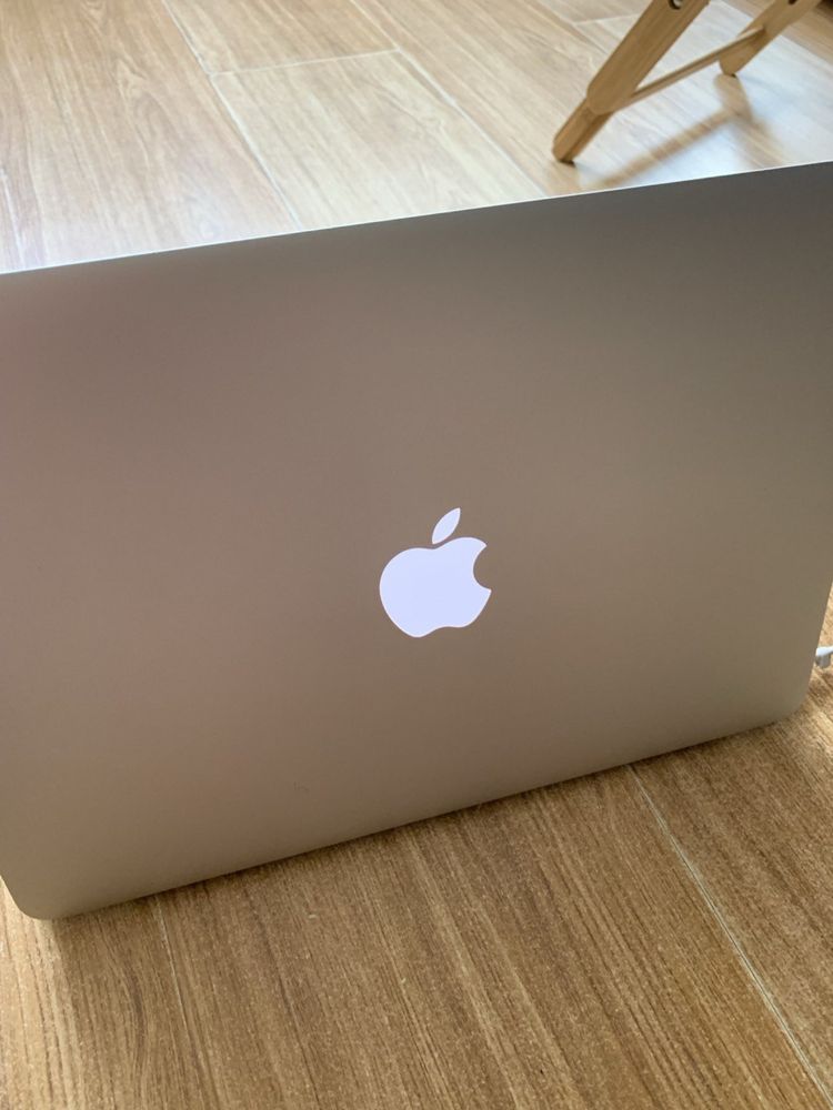 macbook air (13-inch early 2015)