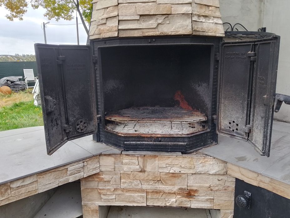 Grill ogrodowy wędzarnia kominek