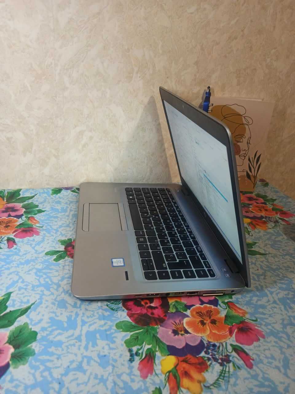 14,1 HP Elitebook 840 G3 / Eкран - 14,1 FullHD TN /  i5-6300U