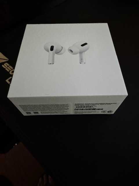 Apple AirPods Pro with MagSafe Charging Case