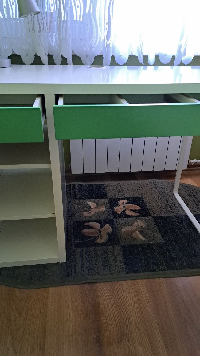 Biurko IKEA STUVA białe, zielone, szuflady, trzy półki