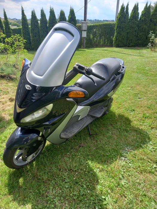 Skuter Malaguti Medison 125.-silnik Yamaha.