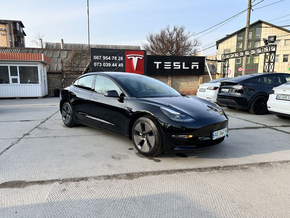 Продам tesla model 3