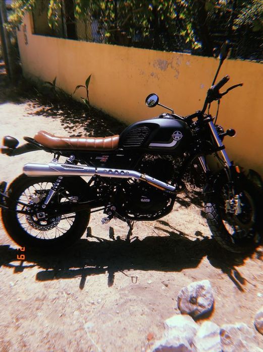 Moto UM Scrambler 125 – 2020 – Excelente estado