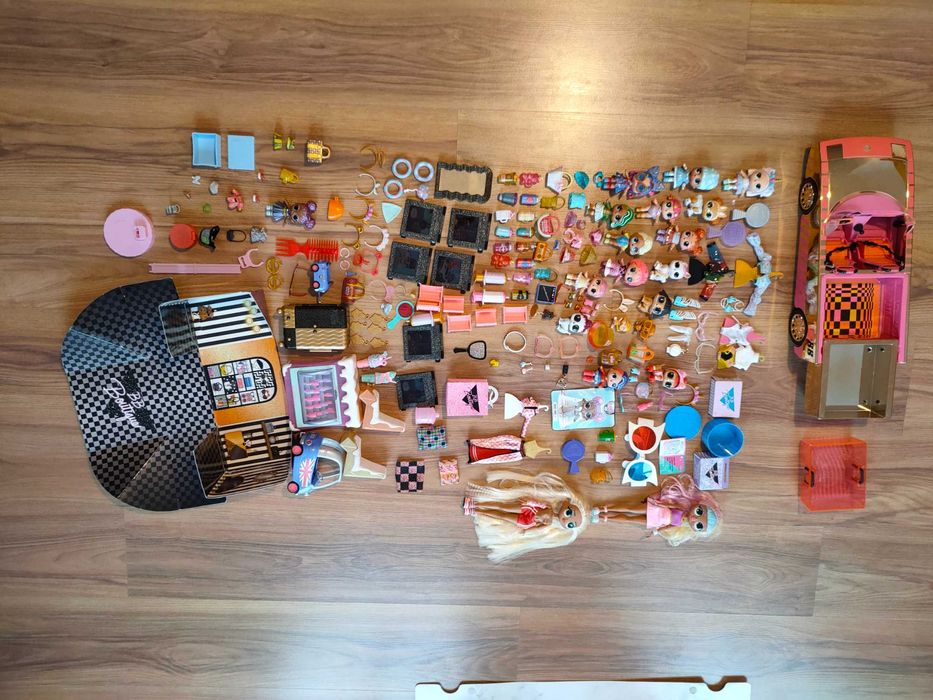 Mega zestaw LOL Surprise OMG – 2 auta, 2 duże lalki, 11 małych lalek!