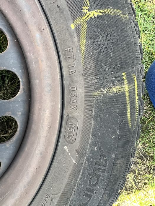 Opony zimowe na felgach stalowych 15