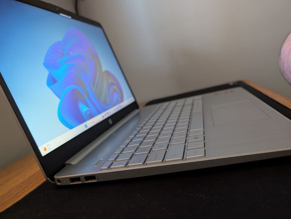 Portátil HP + Headset + Acessórios.